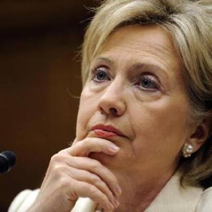 Η Χίλαρυ σκέφτεται να δώσει υποψηφιότητα για την Προεδρία