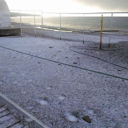 Χιόνισε ακόμα και στην παραλία της Ιεράπετρας (φωτορεπορτάζ)