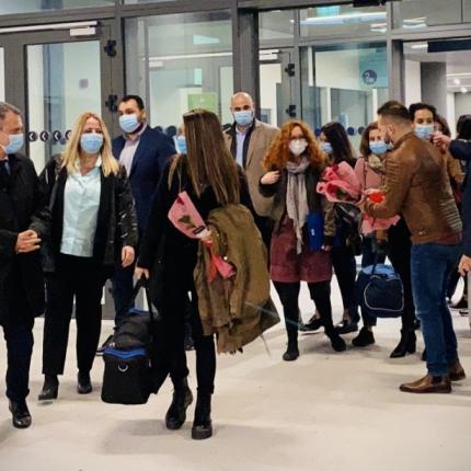 Από την άφιξη των νοσηλευτριών στο αεροδρόμιο "Μακεδονία" της Θεσσαλονίκης.