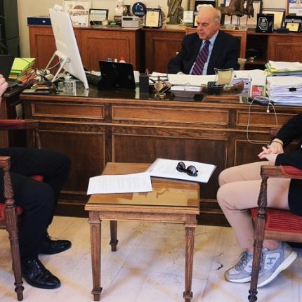 υπογραφη συμβασης