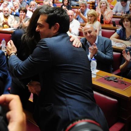 αγκαλιες φιλια