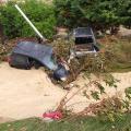 Οι κάτοικοι και οι διερχόμενοι οδηγοί κινδύνεψαν από τα ορμητικά νερά.