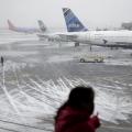 Χιλιάδες πτήσεις ακυρώθηκαν στις ΗΠΑ λόγω νέας χιονοθύελλας