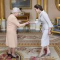 H Αντζελίνα Τζολί έγινε Dame από τα χέρια της Βασίλισσας Ελισάβετ