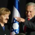Η Μέρκελ ως... Χίτλερ στο Ισραήλ: Ένα παιχνίδι του φωτός