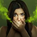 10 λόγοι που προκαλούν δυσάρεστη αναπνοή 
