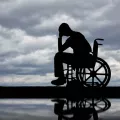 άνδρας με αναπηρία AMEA