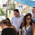 Στη λαϊκή αγορά της Θερίσσου ο Μιχάλης Καραμαλάκης