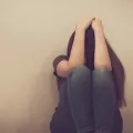 ανηλικη βια