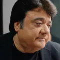τ