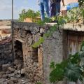 Ζημιές σε παλαιές κατοικίες άφησε πίσω του ο ισχυρός σεισμός.