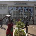 Μπουρκίνα Φάσο: Διαδηλωτές λεηλατούν υπουργεία και καταστήματα