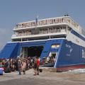 Πρόσκρουση πλοίου με 1000 επιβάτες στο λιμάνι της Τήνου