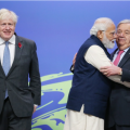 Ινδός πρωθυπουργός - Αγκαλιά