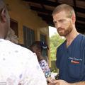 Bελτιώνεται η υγεία του αμερικανού γιατρού που προσβληθηκε από τον ιό Έμπολα