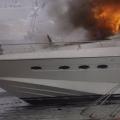 Συγκλονιστικό βίντεο με το σκάφος που λαμπάδιασε στη Μαρίνα του Αγίου Νικολάου