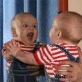 Μωρά εν δράσει προκαλούν γέλιο (βίντεο)