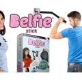 Μετά το selfie stick έρχεται το ... belfie stick
