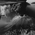 Σπάνιες φωτογραφίες από την έκρηξη του Βεζούβιου το 1944 