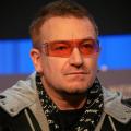 Γιατί ο Bono των U2 δεν αποχωρίζεται ποτέ τα γυαλιά του;