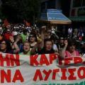 Διαμαρτυρία των καθαριστριών στον ΟΑΕΔ