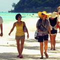 chinese_tourists_210569264.jpg