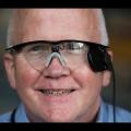 66χρονος είδε το φως του με βιονικό μάτι (βίντεο)