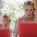 Εργαζόμενη μητέρα