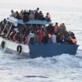 Εκατοντάδες μετανάστες βρίσκονται εν πλω στα ανοικτά της Λιβύης