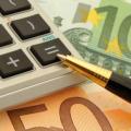 Πιέζει για 72 αντί για 100 δόσεις και αυστηρά περιουσιακά κριτήρια η τρόικα