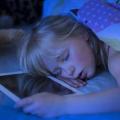 Η ψηφιακή ανάγνωση δημιουργεί προβλήματα στον ύπνο
