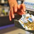 Η Εφορία σε ρόλο ... τρομοκράτη - Θα ανοίγει σπίτια και καταστήματα για κατασχέσεις