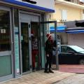 Κάλαντα στην Τράπεζα με ...κέρδος δύο ευρώ!