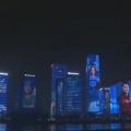Η Κίνα φωτίζει στα κτίρια τα πρόσωπα των γιατρών που πολέμησαν τον κορονωιό