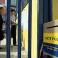 Προβάδισμα ΣΥΡΙΖΑ στο πρώτο exit poll - Θρίλερ στην Περιφέρεια Αττικής