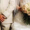 Επιχείρηση λευκός γάμος: Άνεργες παντρεύονται εικονικά μετανάστες 