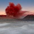 Mount Bromo: Κόκκινοι καπνοί πάνω από το ηφαίστειο.