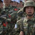 Πάχυναν και ψήλωσαν οι Κινέζοι και δεν χωρούν στα άρματα μάχης