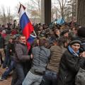 Εκρηκτική η κατάσταση στην Κριμαία-Ενοπλοι κατέλαβαν το κοινοβούλιο