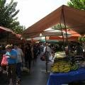 Πίσω από τους πάγκους τους οι έμποροι των λαϊκών αγορών στην Κρήτη