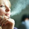 Οι Έλληνες καπνίζουν γιατί είναι μόδα και για να ξεχνούν τα προβλήματά τους