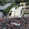 Σε εξέλιξη τα συλλαλητήρια στην Αθήνα παρά την απαγόρευση
