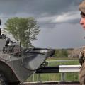 Ουκρανία: Τεθωρακισμένα οχήματα και άρματα μάχης έξω από το Ντονέτσκ