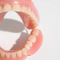 Δωρεάν οδοντοστοιχίες στους συνταξιούχους υπόσχεται ο Μπερλουσκόνι