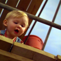 o_mpompiras_kseportise_babys_day_out_programma_tileorasis_star.png