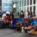 Περιμένοντας στην ουρά, το iPhone 6