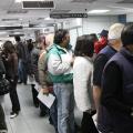 Ουρές στις εφορίες και τι τρέχουν να προλάβουν οι φορολογούμενοι