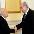 Στον Κάρολο Παπούλια ο Κωνσταντίνος Μητσοτάκης