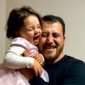 Ο Σύριος Αμπντουλάχ αλ Μοχάμεντ και η τρίχρονη κόρη του