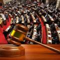 Αντιδράσεις και "εκ των έσω"  στη Βουλή για τους πλειστηριασμούς